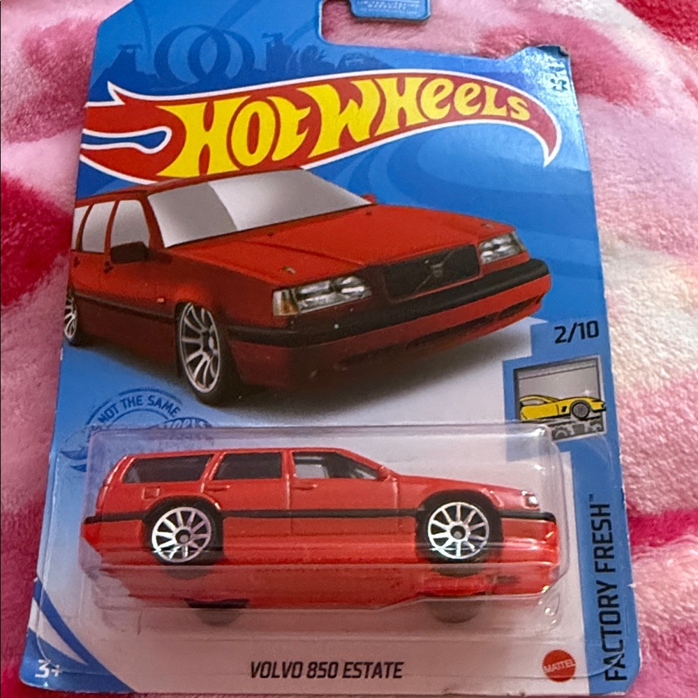 Red Volvo 850 Estate Toy Car